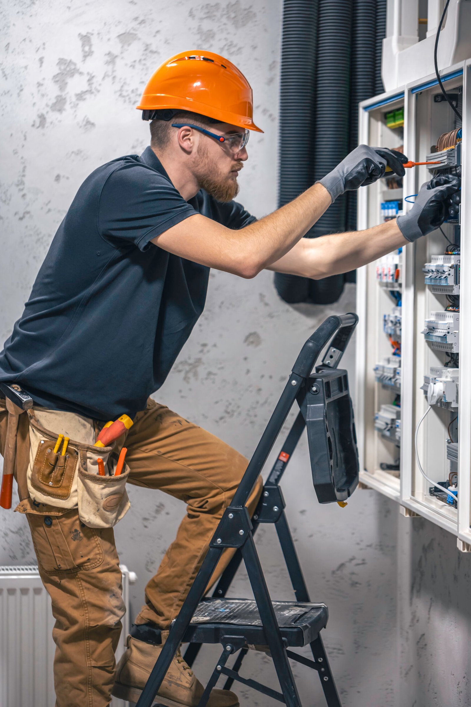A male electrician works in a switchboard with an electrical connecting cable. Electrician with screwdriver tightens electrically operated switching equipment in fuse box. SSUCv3H4sIAAAAAAAACpySz26DMAzG75P2DijnIpXSANurVDuYJBSraVIlodNU9d2XP1B5193wz/ZnfzGP97eqYiN4FOyzeqQoxqj14oODgNZEvN+t3CkjlaPk7tpuTwEgjZTEYB2CpnCEIGYDVxWhWbRO+JmTzAcIi1c+7bIiAUGdo0aBL4my8KnE1ZbIydgRU4ztCPPLmNmGivi/OsvH18vwWRnxkxcmRpzSCoqRUylll++g3JVag0WiJa7uVoBOBS1RAryBgz99N4cCzZkQG+Z8l01J2MUEl7Z6mWHa2huMOr36FMeojc/gfSyXGyezRfwL7JXMMTZkT6sqk/E4KWzalvOh5d2eH3h/6A/DWlAOOmPUyetsQjEWF5TUFaYN2CCE6JrhWHd86OvjpJoaunGqoembj0lxKXsZb/H8BQAA//8DAN+Xh7m5AgAA
